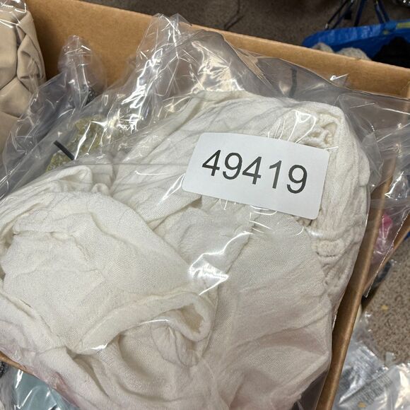 Ashley Stewart Blouse Women 10/12 White V-Neck Sleeveless Wide Strap Rayon - Picture 6 of 6